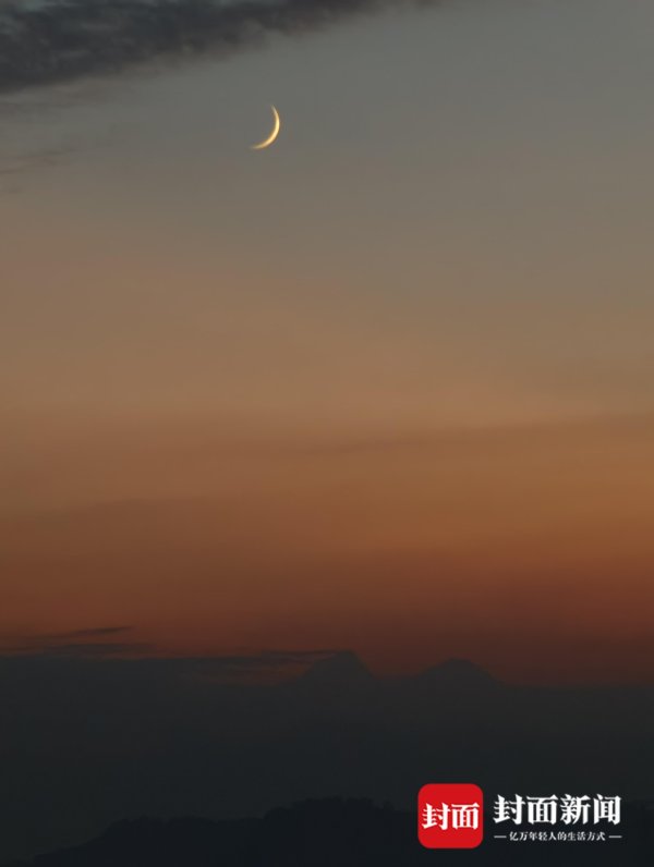 启运操盘 月落贡嘎 在茶园遥望雪山｜图集